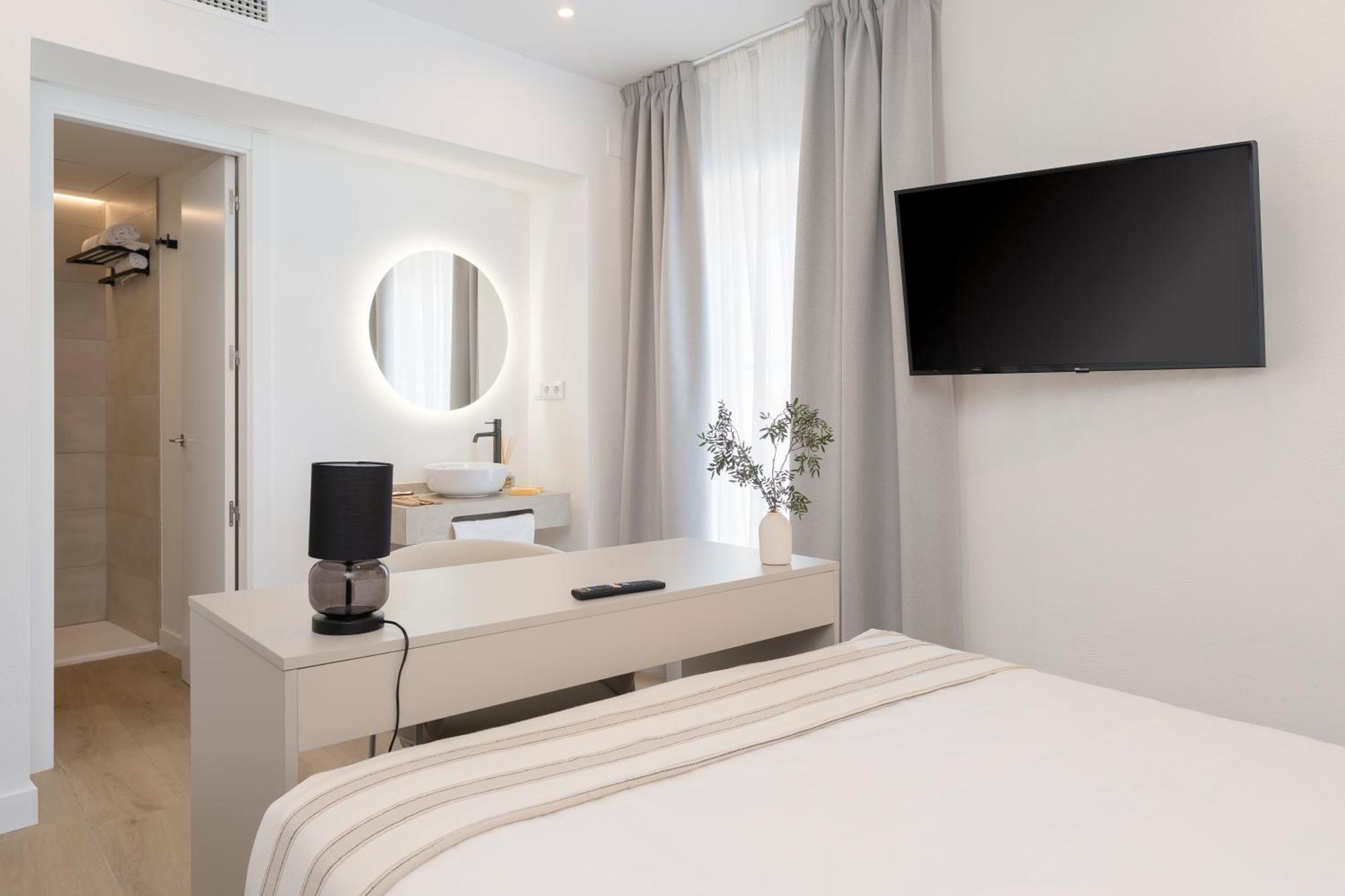 Hotel La Caleta Qe 3*