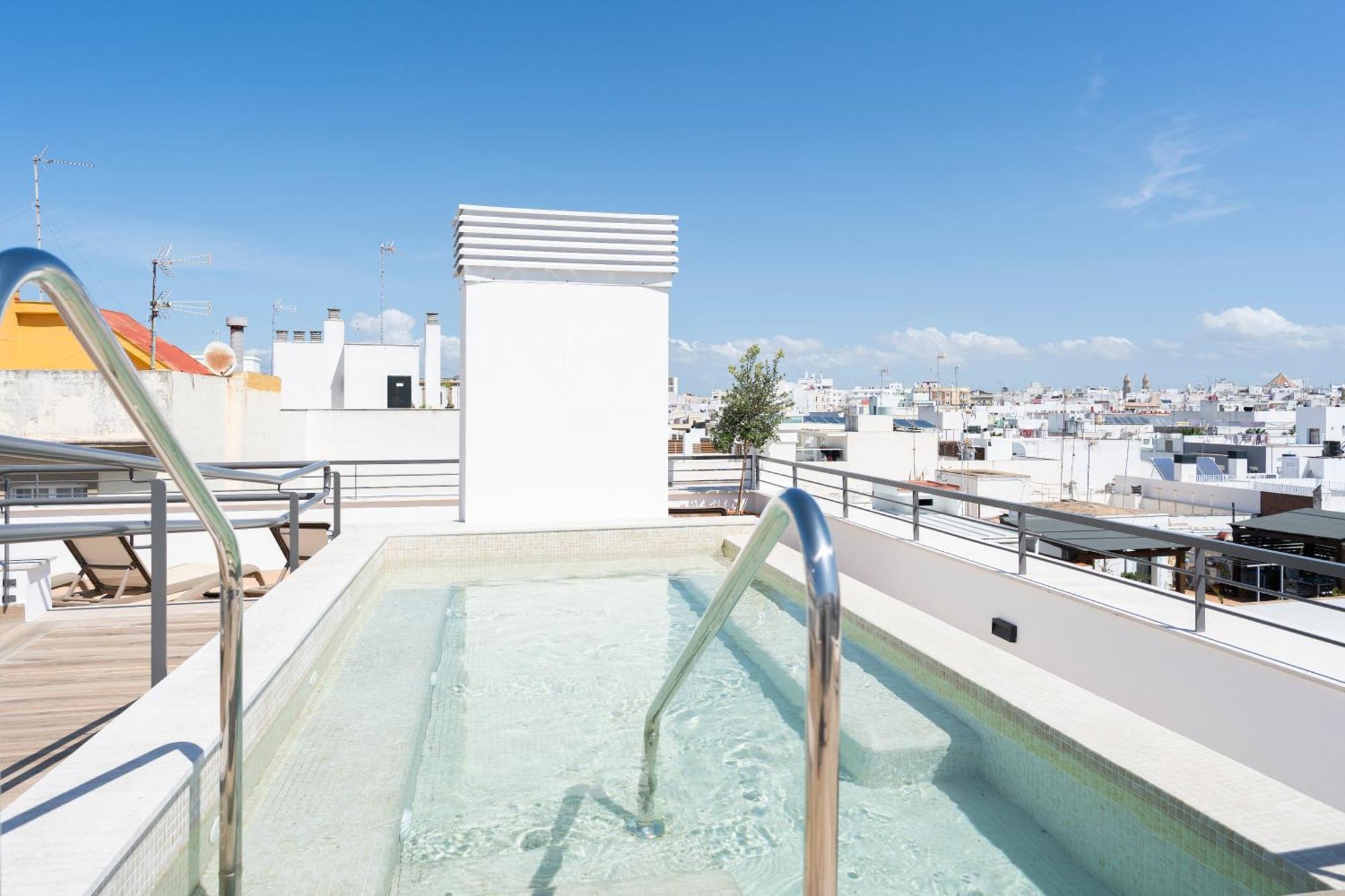 Hotel La Caleta Qe 3*